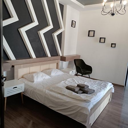 Apartments Zefir Lviv Exterior photo